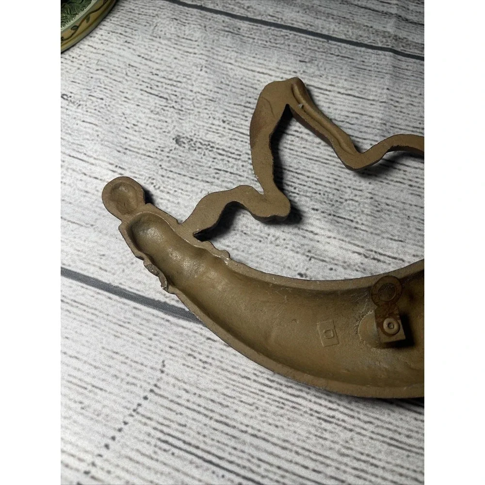 Vintage Sexton MetalbWall Hung Powder Horn
